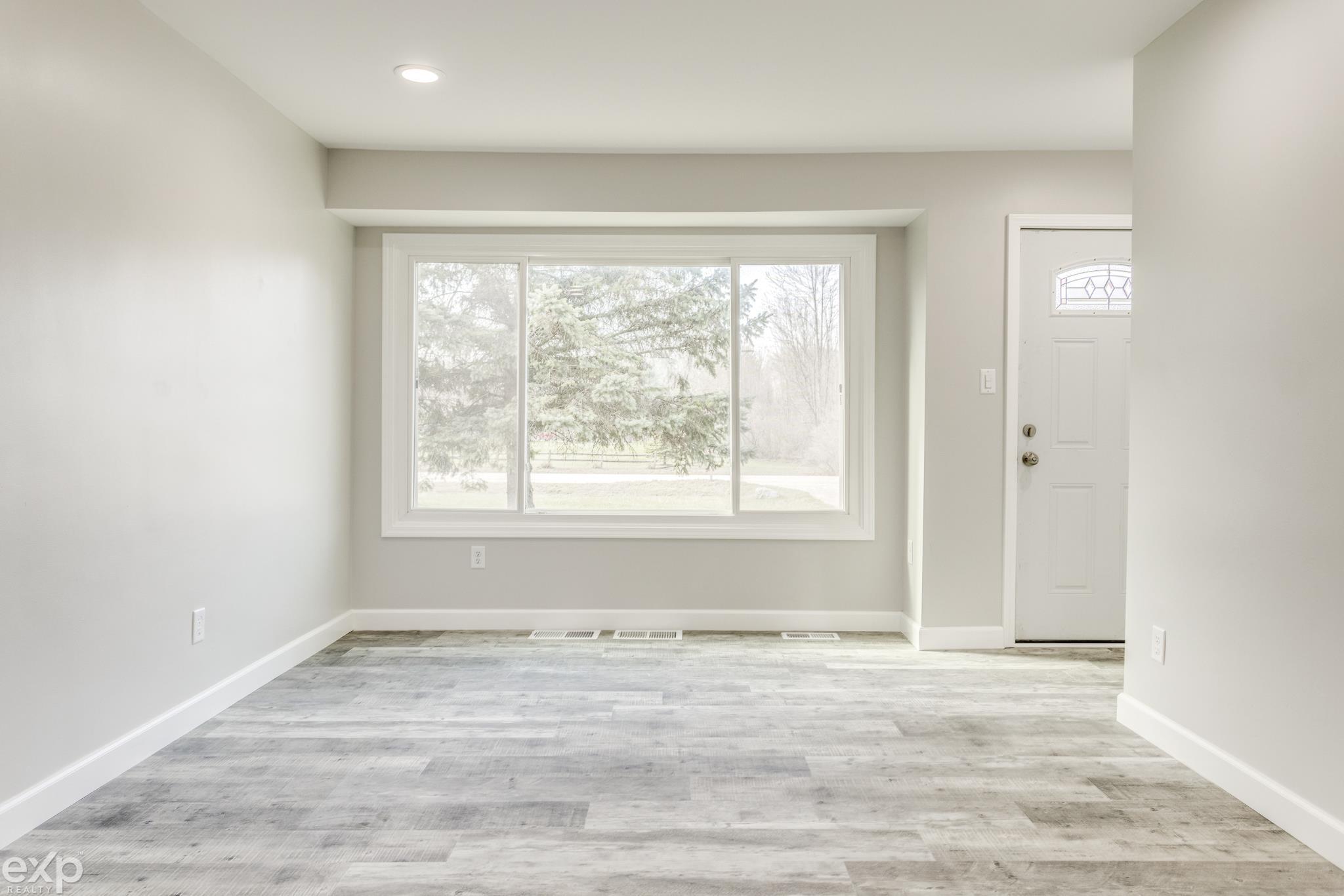 11152 Dunn Road Memphis, MI 48041 - Photo 12 of 53 50106125-11.JPG