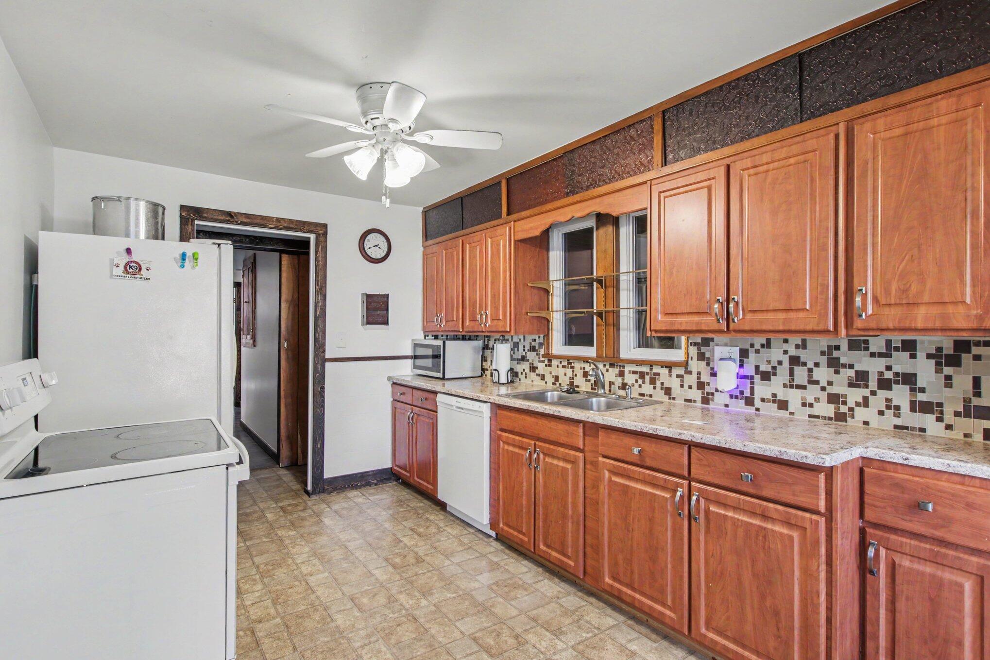 415 Douglas Drive Decatur, MI 49045 - Photo 8 of 28 007_file_1090