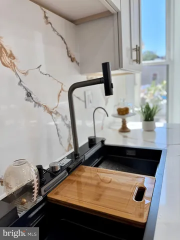 $1,269,999 | 607 K Street Northeast, Washington, DC 20002