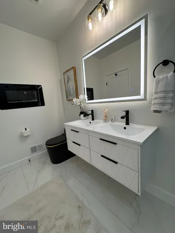 $1,269,999 | 607 K Street Northeast, Washington, DC 20002