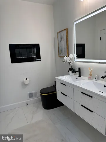 $1,269,999 | 607 K Street Northeast, Washington, DC 20002