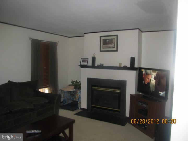 22 Wakefield Road Atco, NJ 08004 - Photo 4 of 18 Living Room