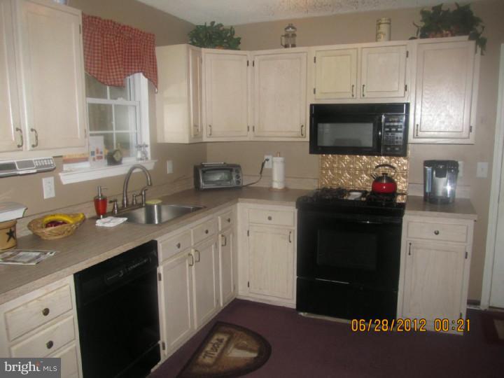 22 Wakefield Road Atco, NJ 08004 - Photo 6 of 18 Kitchen