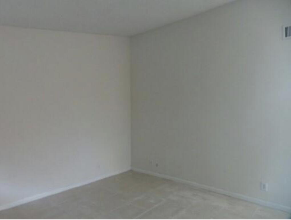 200 Nottingham Circle, Unit J Greenacres, FL 33463 - Photo 4 of 12 close up of a white marble wall