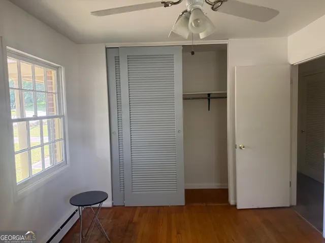 a view of entryway with front door