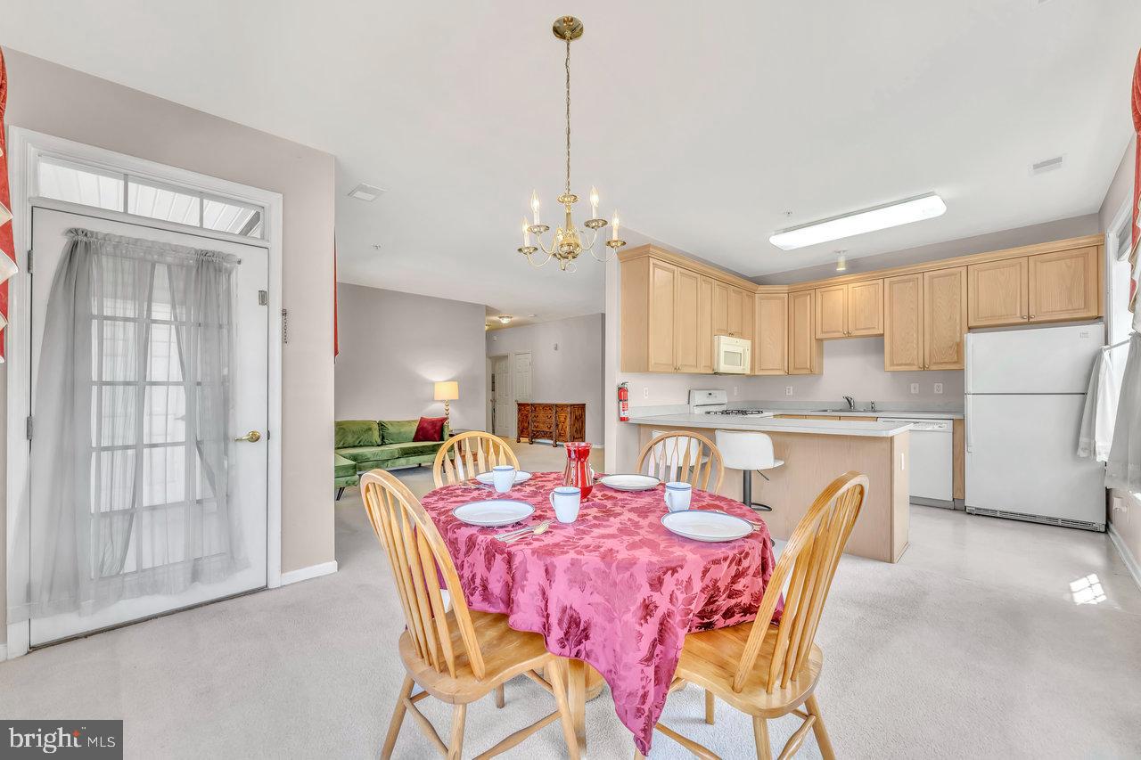 91 Kyle Way Ewing, NJ 08628 - Photo 11 of 35