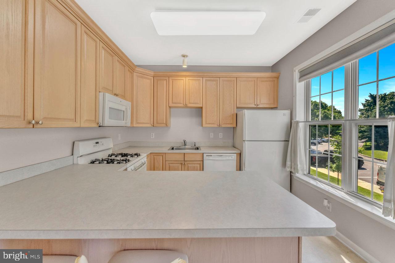 91 Kyle Way Ewing, NJ 08628 - Photo 13 of 35