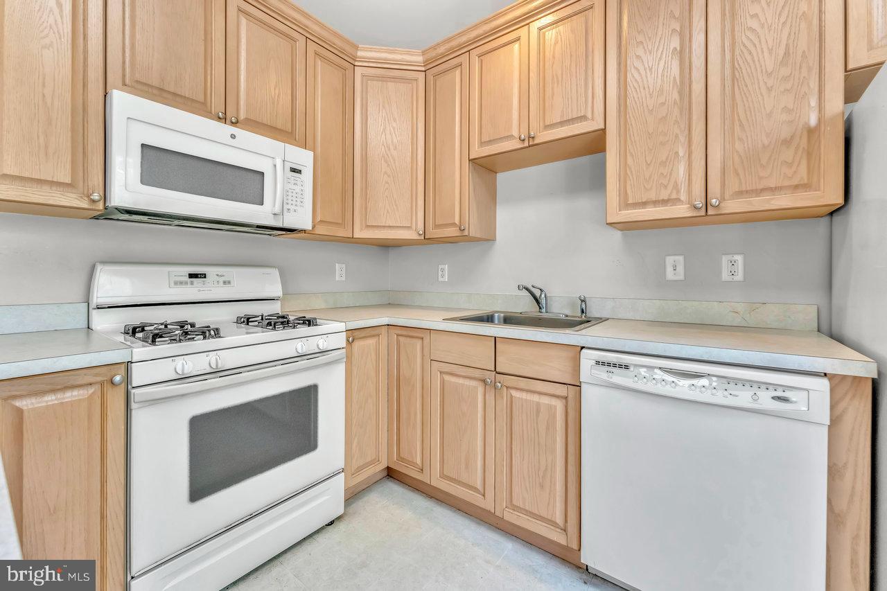 91 Kyle Way Ewing, NJ 08628 - Photo 14 of 35