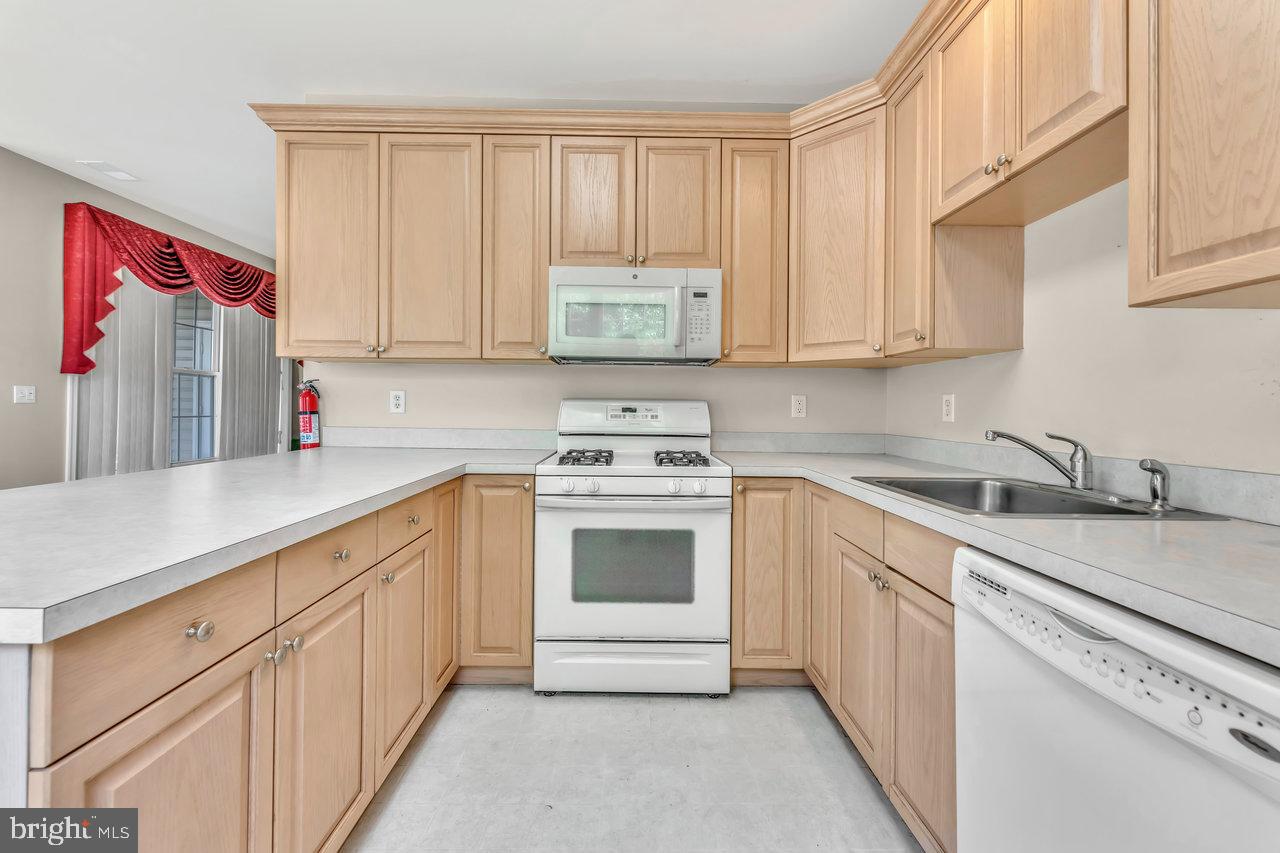 91 Kyle Way Ewing, NJ 08628 - Photo 15 of 35