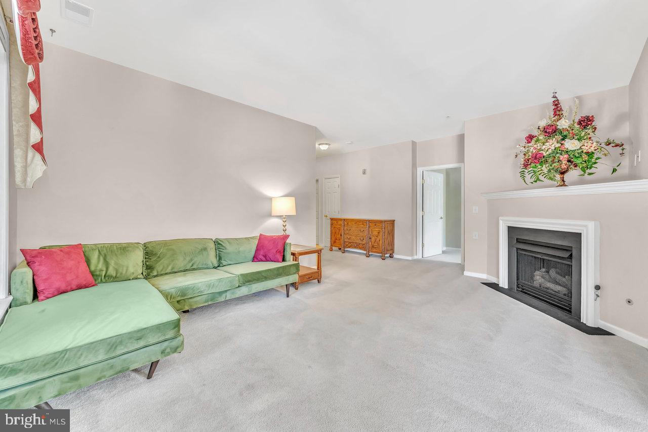 91 Kyle Way Ewing, NJ 08628 - Photo 7 of 35