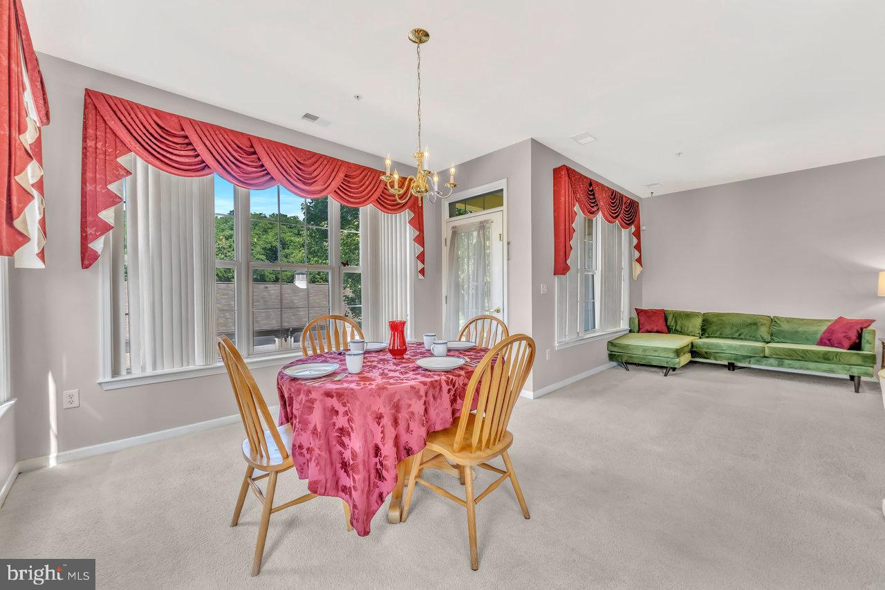 91 Kyle Way Ewing, NJ 08628 - Photo 8 of 35