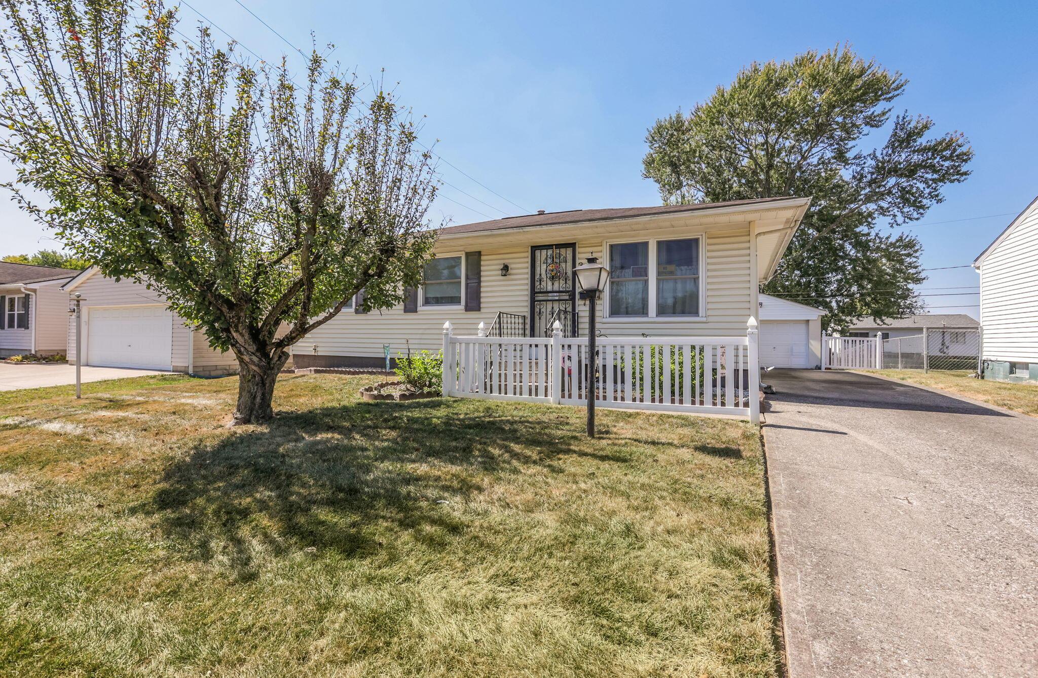 3927 Frazier Road East Columbus, OH 43207 - Photo 4 of 40 5-web-or-mls-0D3A4419