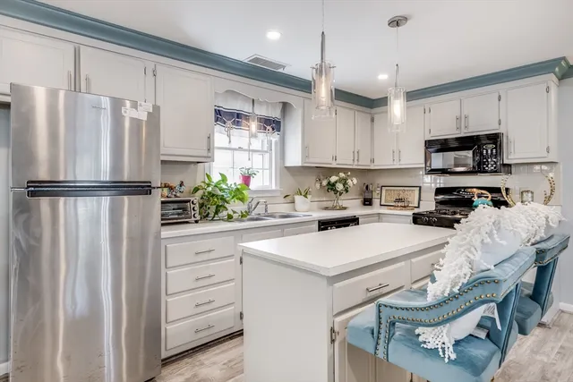 $2,800 | 20 Brigantine Avenue, Barnstable, MA 02655