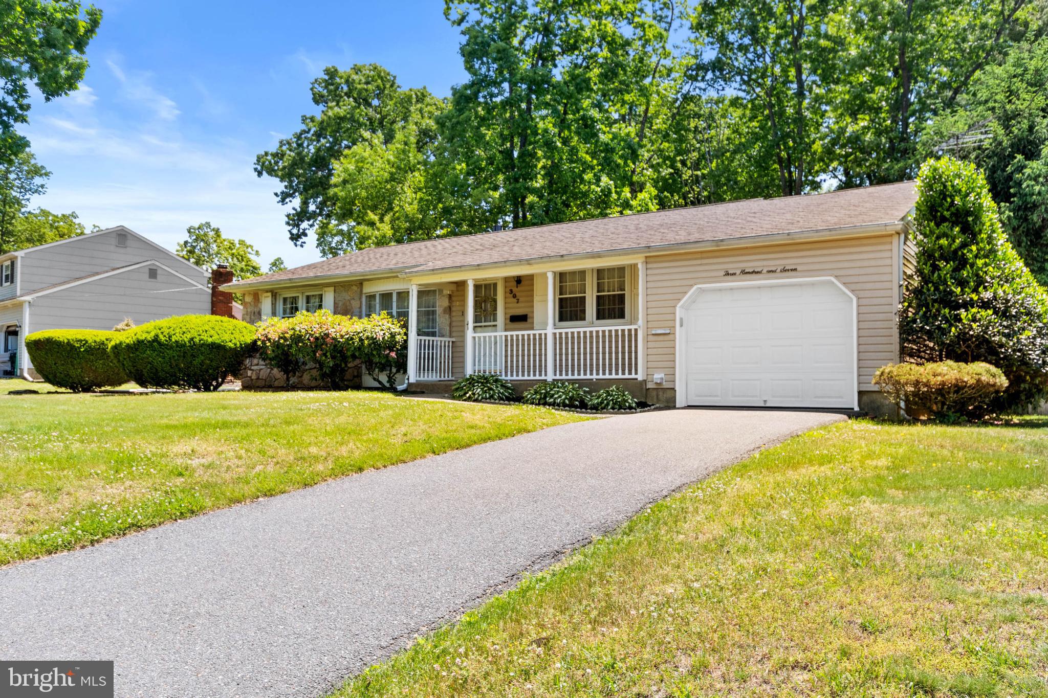 307 Georgetown Road Blackwood, NJ 08012 - Photo 3 of 32