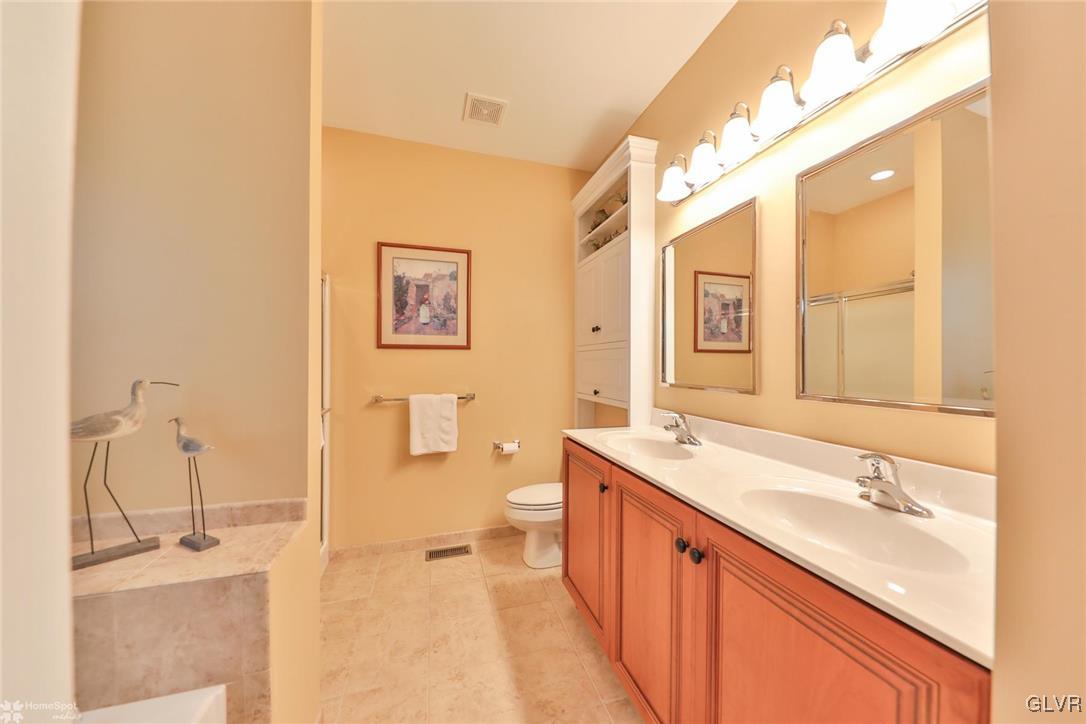 1436 Fox Ridge Easton, PA 18040 - Photo 16 of 41 10 x 8.5 ensuite owners bath. Ceramic tile, dual c