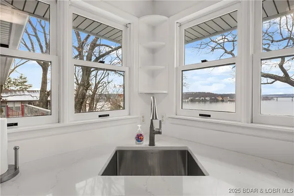 $899,000 | 180 Borders Drive, Lake Ozark, MO 65049