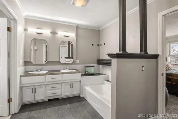 $899,000 | 180 Borders Drive, Lake Ozark, MO 65049
