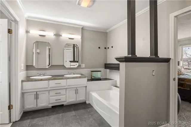 $939,000 | 180 Borders Drive, Lake Ozark, MO 65049