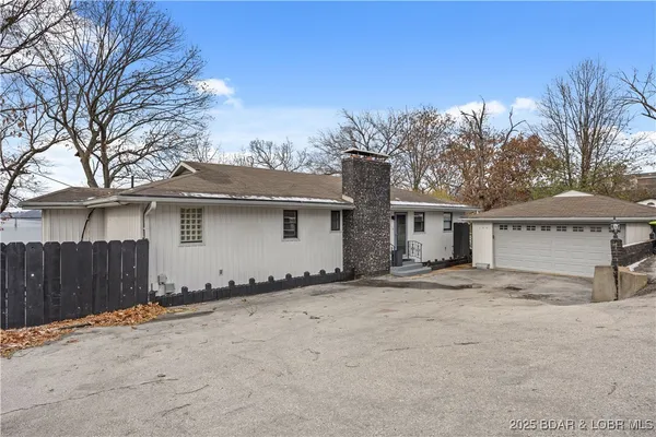 $899,000 | 180 Borders Drive, Lake Ozark, MO 65049