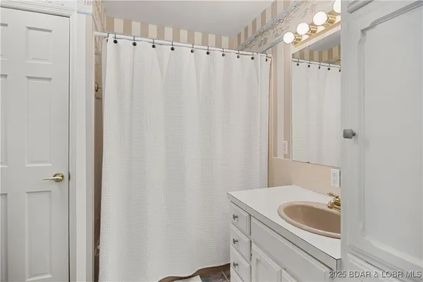 $899,000 | 180 Borders Drive, Lake Ozark, MO 65049