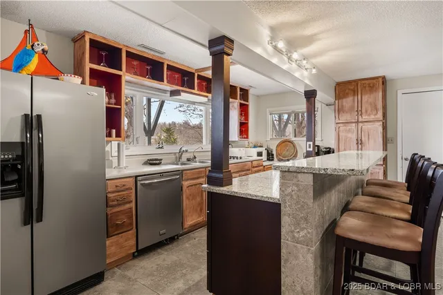 $939,000 | 180 Borders Drive, Lake Ozark, MO 65049