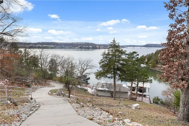 $939,000 | 180 Borders Drive, Lake Ozark, MO 65049