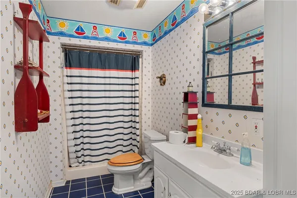 $899,000 | 180 Borders Drive, Lake Ozark, MO 65049
