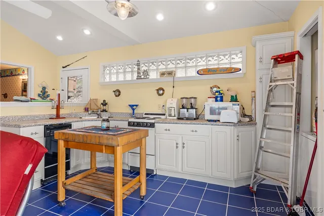 $939,000 | 180 Borders Drive, Lake Ozark, MO 65049