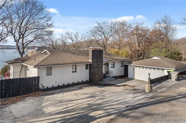 $899,000 | 180 Borders Drive, Lake Ozark, MO 65049