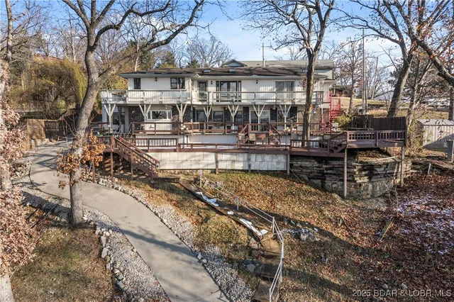 $939,000 | 180 Borders Drive, Lake Ozark, MO 65049