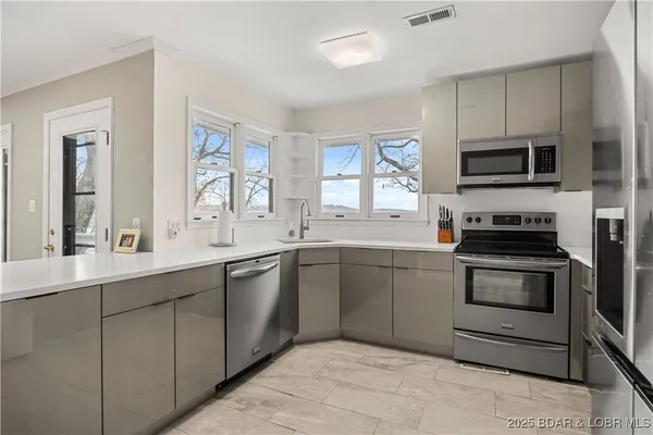 $899,000 | 180 Borders Drive, Lake Ozark, MO 65049