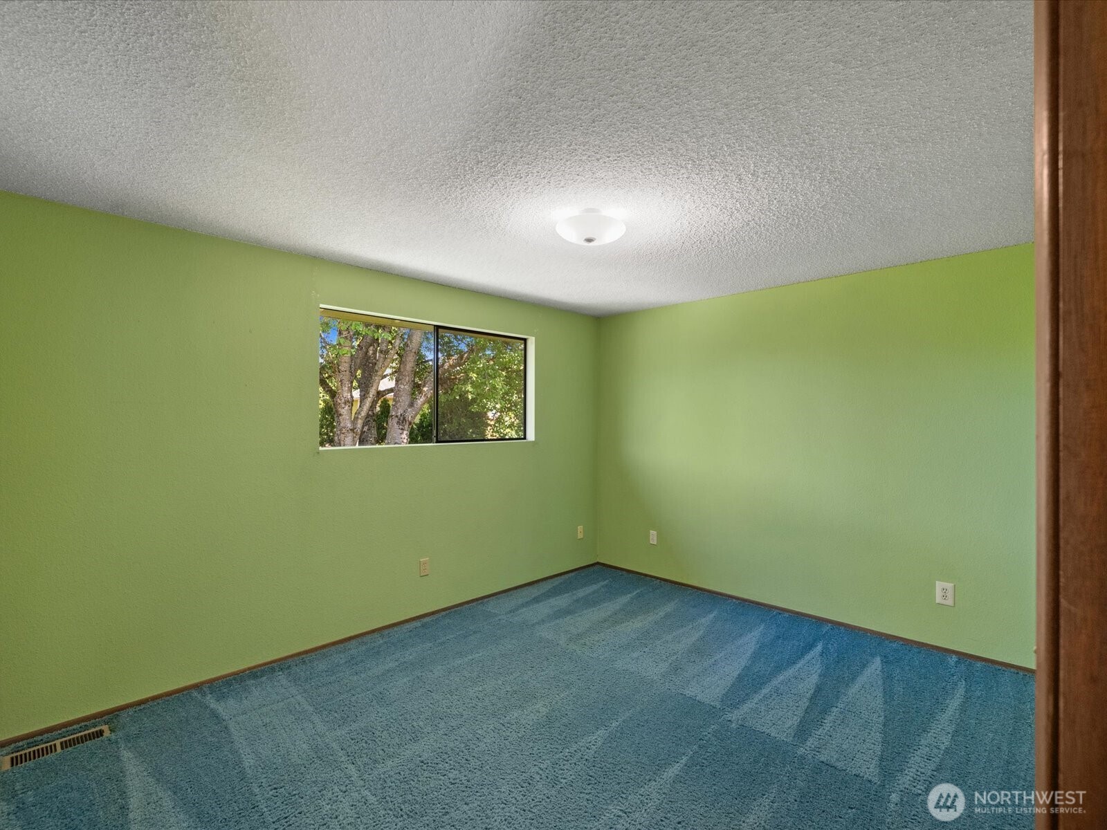 12314 Northeast 162nd Street Bothell, WA 98011 - Photo 29 of 39 an empty room with a window and a projector