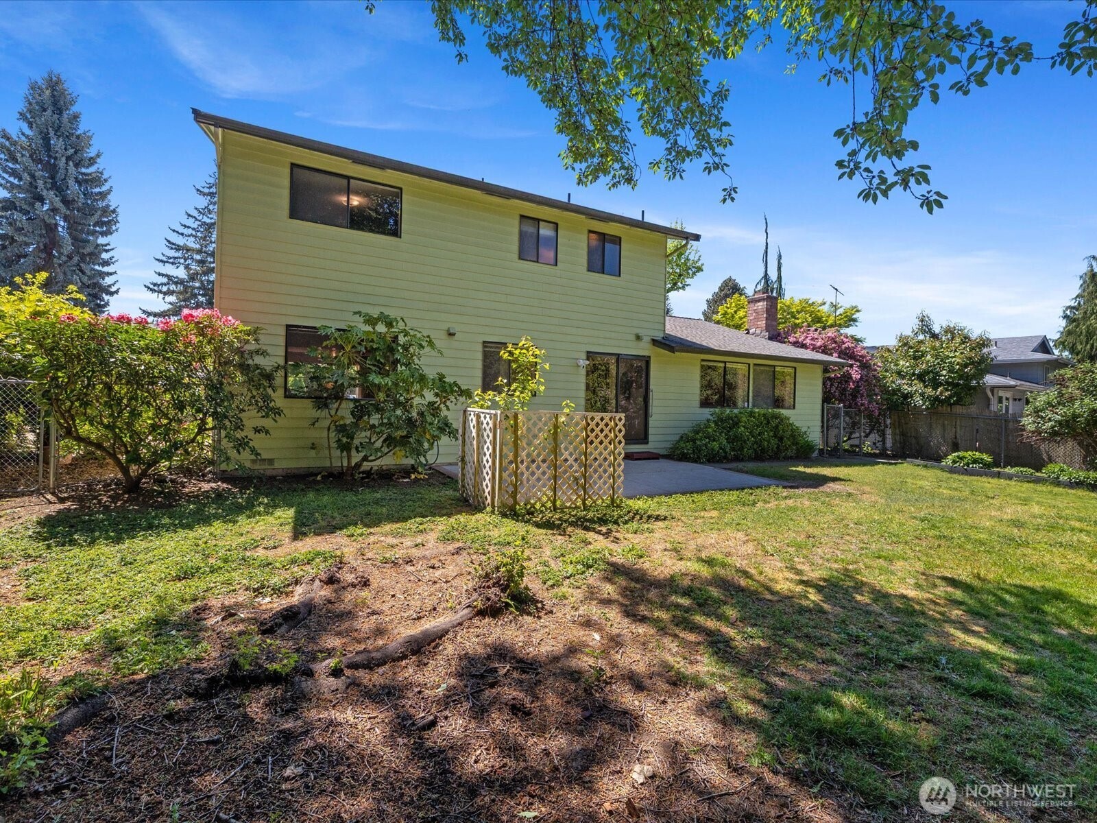 12314 Northeast 162nd Street Bothell, WA 98011 - Photo 33 of 39 a front view of a house with garden