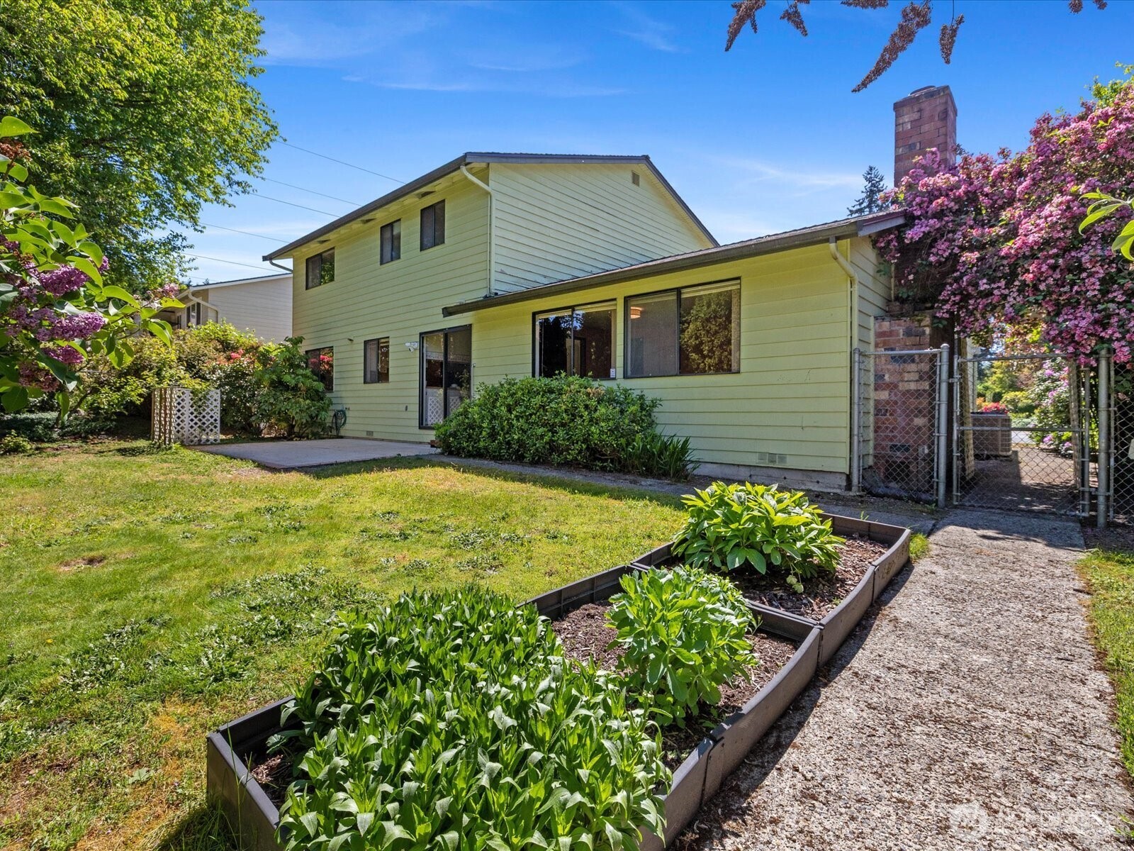 12314 Northeast 162nd Street Bothell, WA 98011 - Photo 35 of 39 a front view of a house with garden
