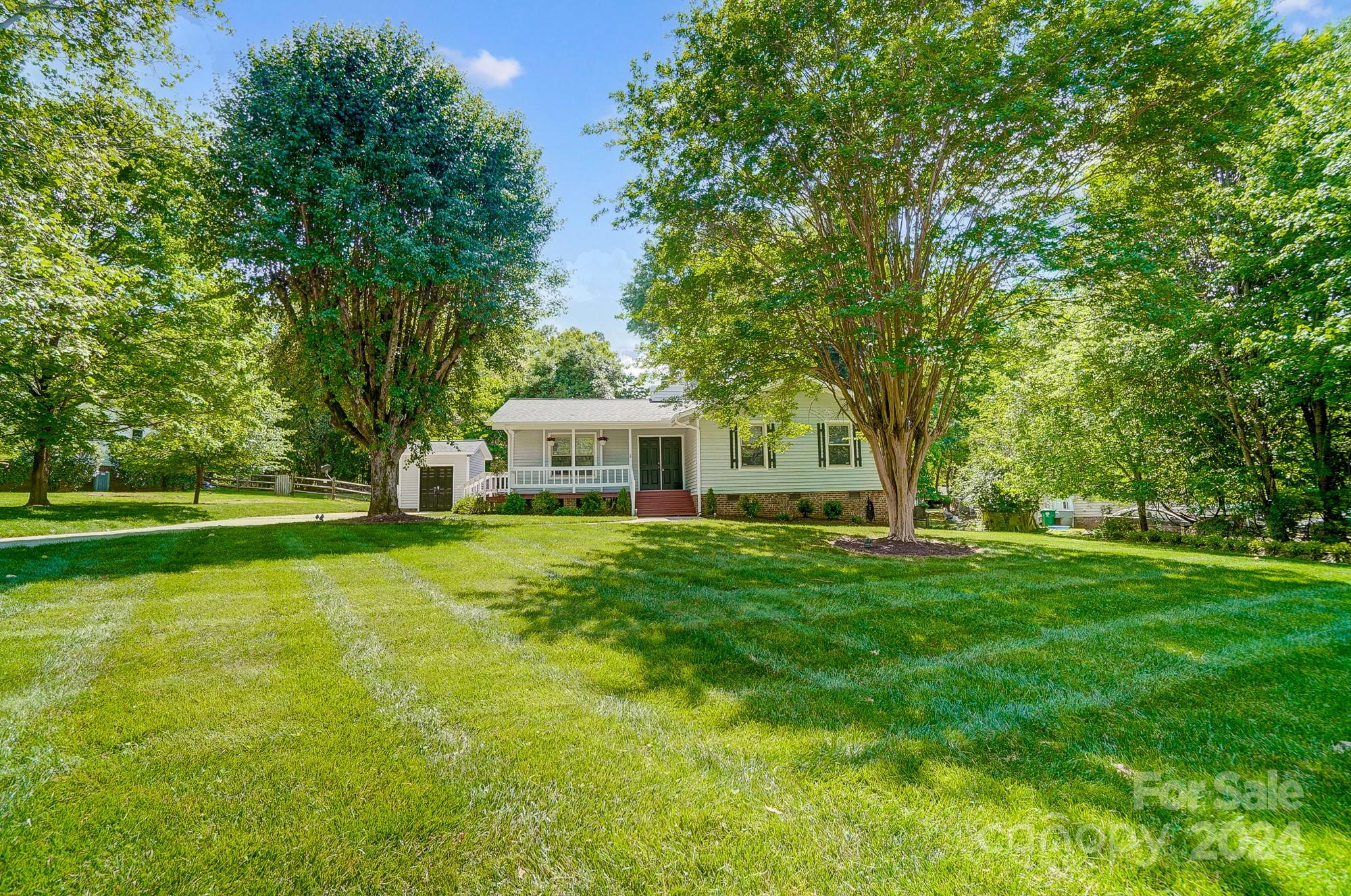 6510 Patchwork Circle Charlotte, NC 28270 - Photo 3 of 48 a front view of a house with a garden