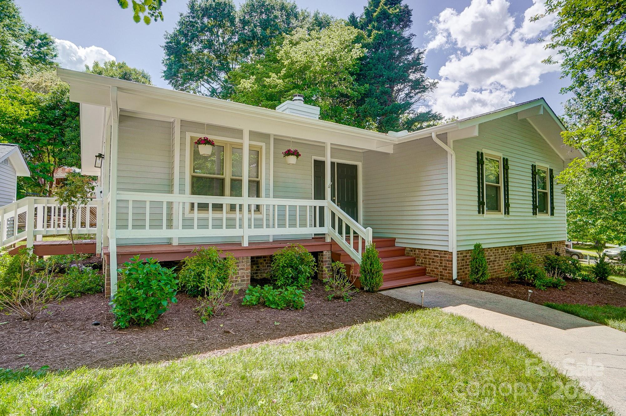 6510 Patchwork Circle Charlotte, NC 28270 - Photo 4 of 48 a house view with a garden space