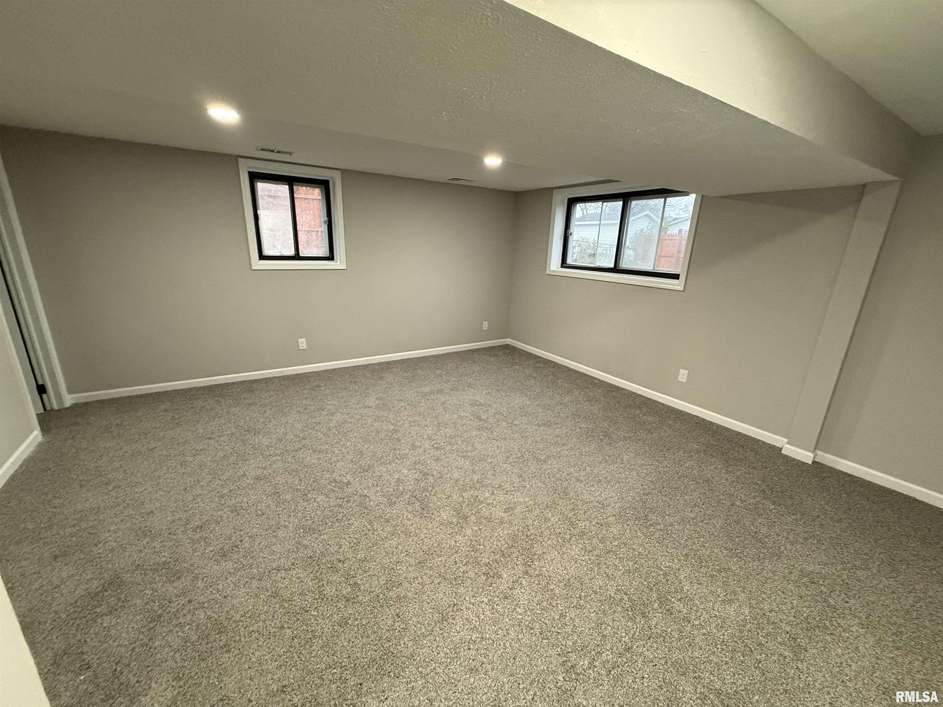 2901 Lyn Street Springfield, IL 62702 - Photo 15 of 24