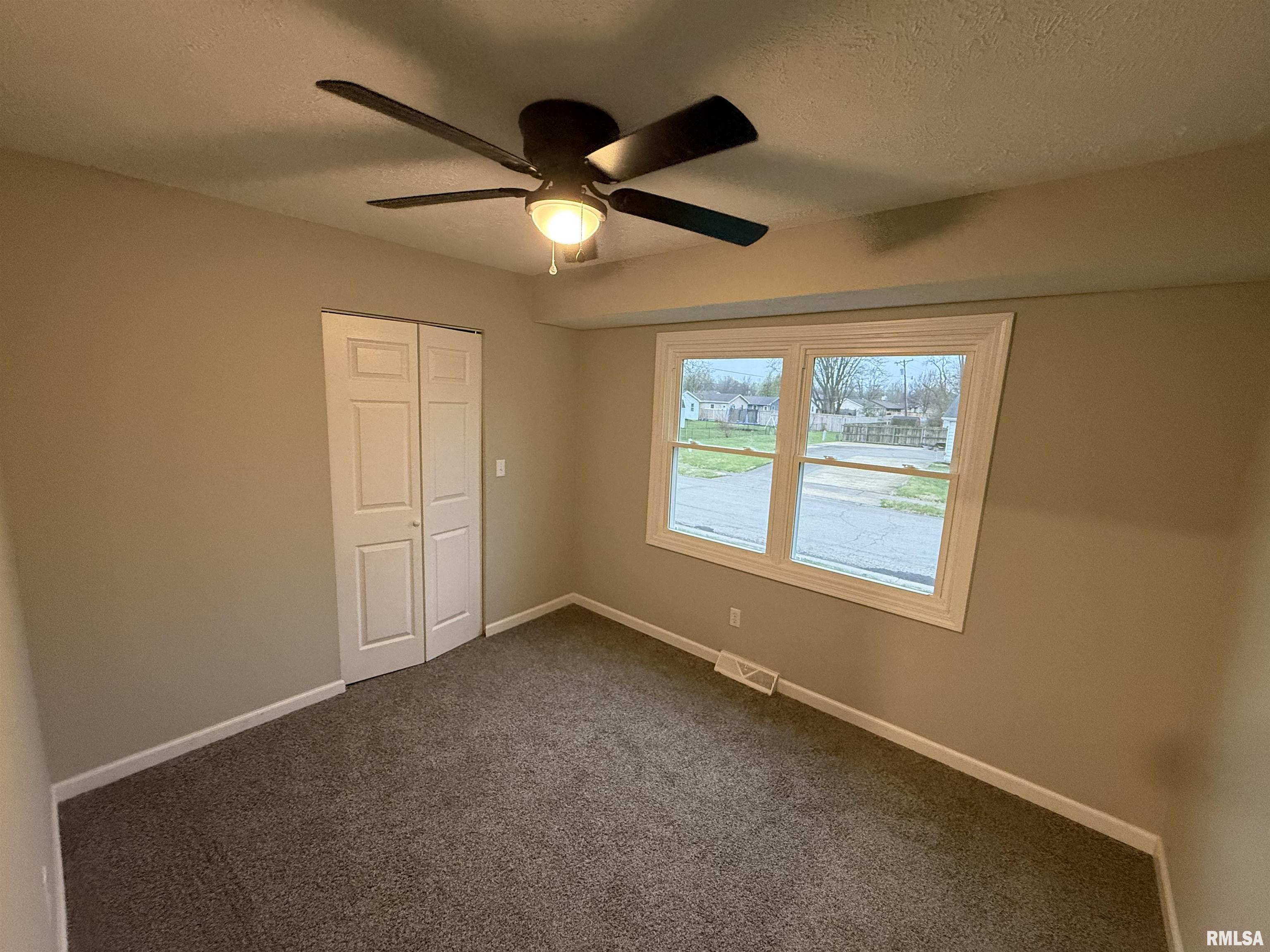 2901 Lyn Street Springfield, IL 62702 - Photo 6 of 24