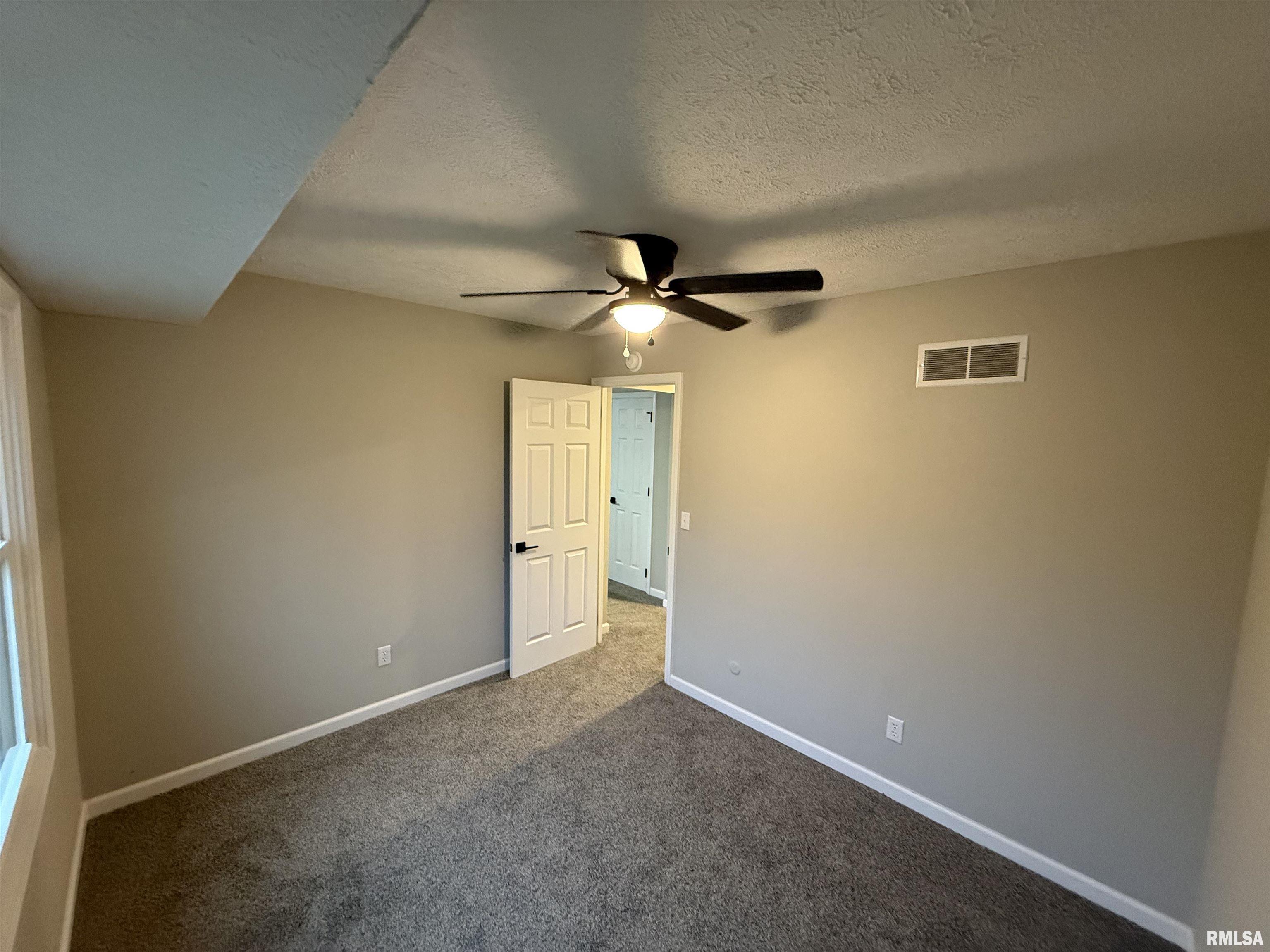 2901 Lyn Street Springfield, IL 62702 - Photo 7 of 24