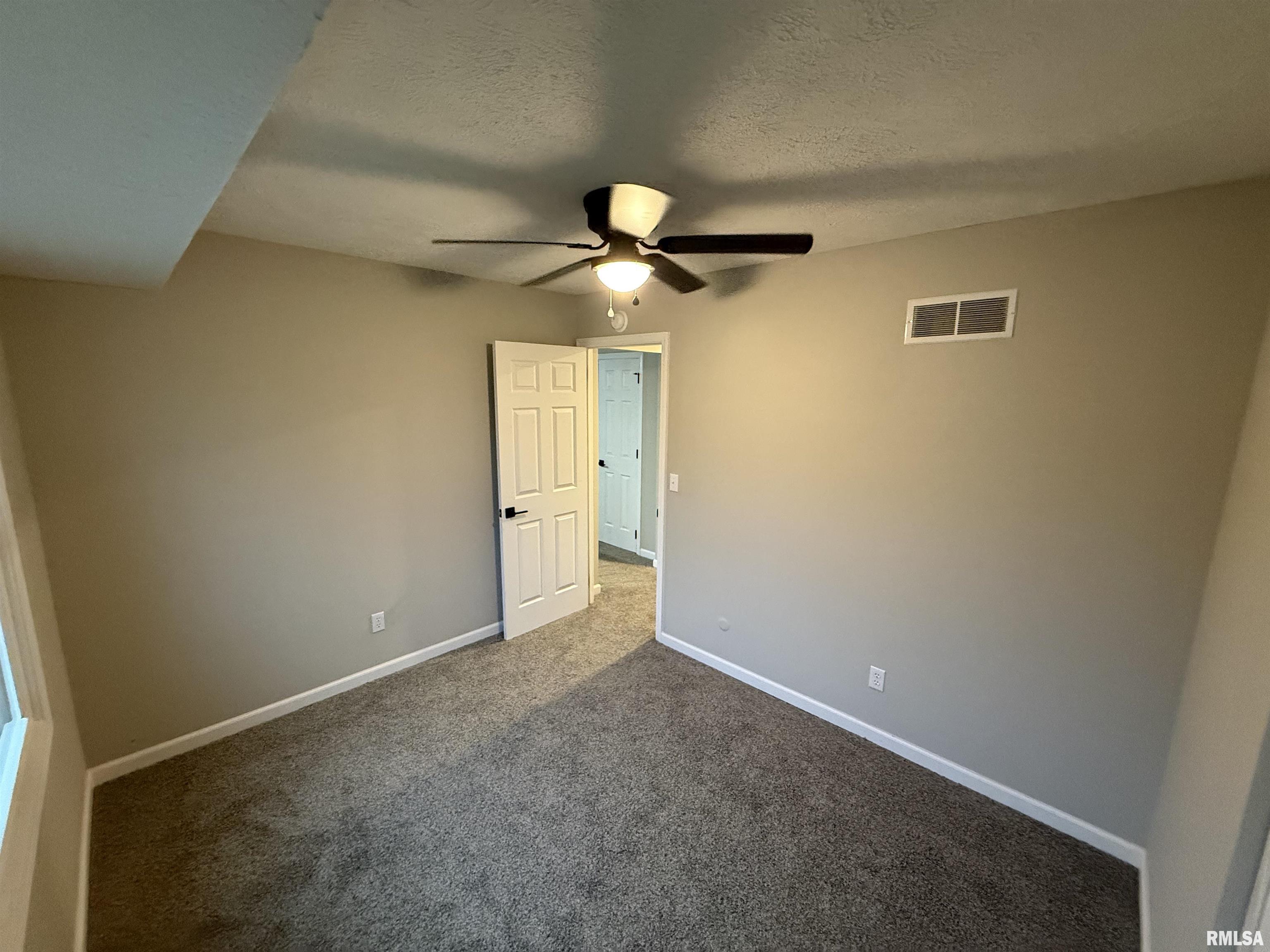 2901 Lyn Street Springfield, IL 62702 - Photo 8 of 24