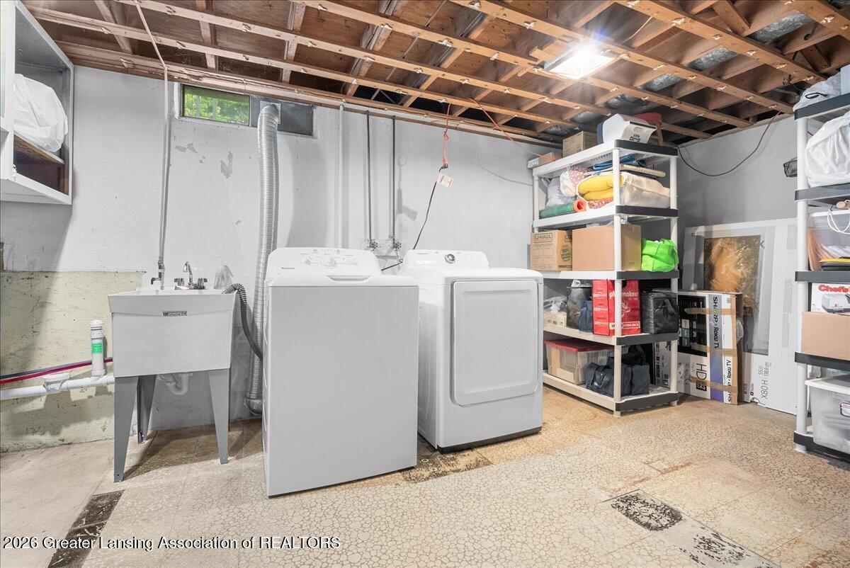 2913 Quincy Lane Lansing, MI 48910 - Photo 29 of 36 14-Media Jett - 14