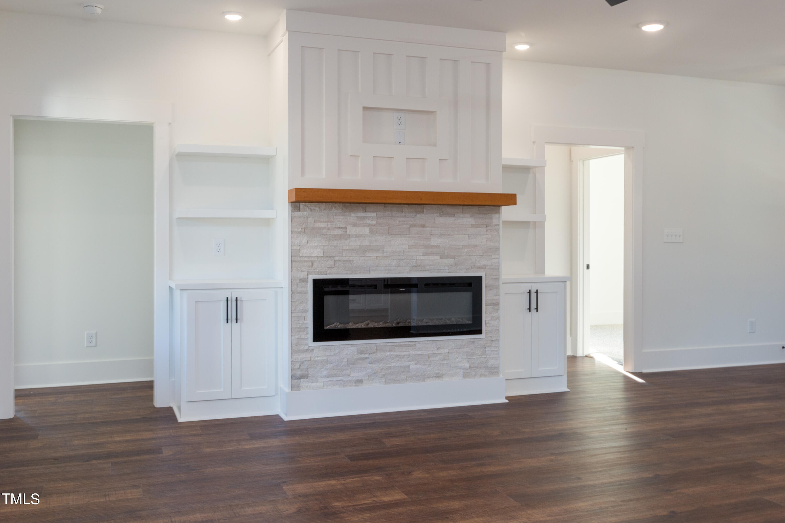 180 Banner Elk Road Benson, NC 27504 - Photo 30 of 48 Family Room/Fireplace