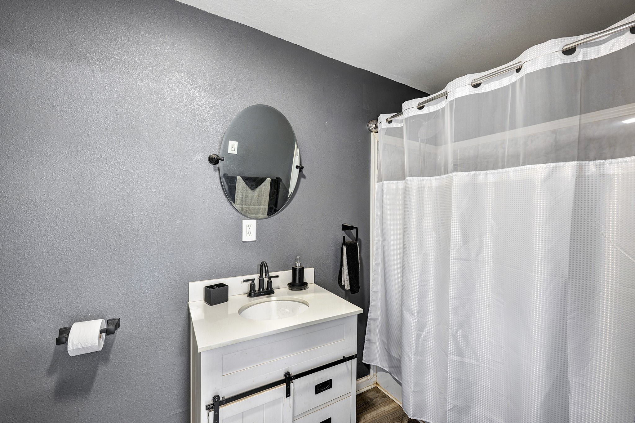 639 Manor Street Houston, TX 77015 - Photo 31 of 42 Cottage bathroom
