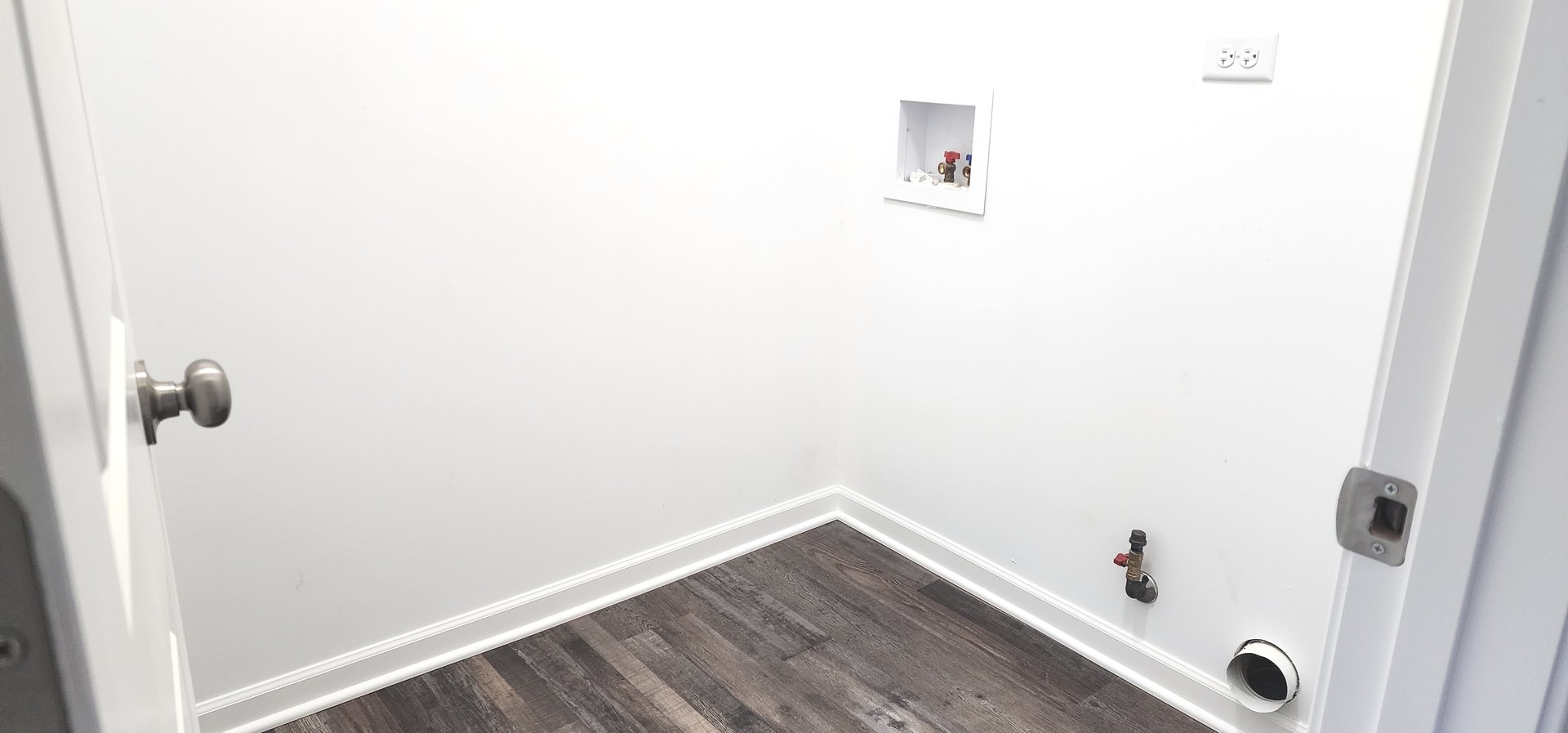 25624 Fieldstone Court Channahon, IL 60410 - Photo 11 of 15 a bathroom with a tub and shower