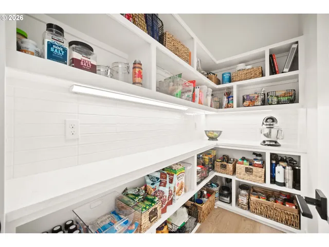 a black and white photo of a living room