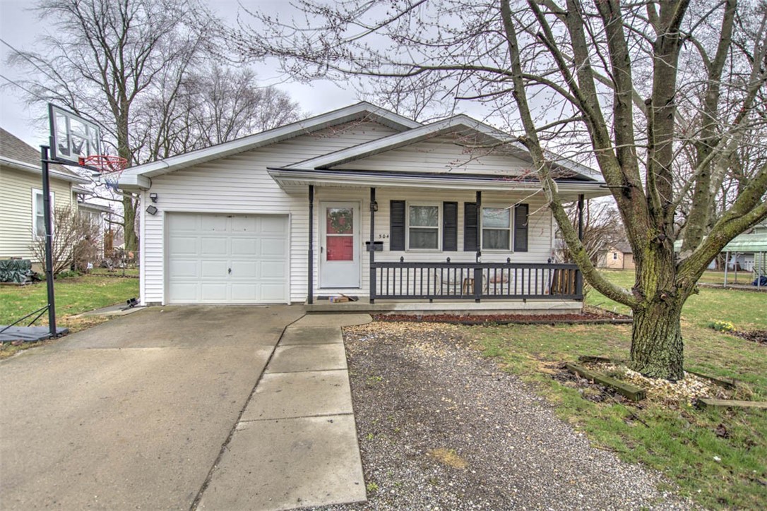 504 South Isabella Street Clinton, IL 61727 - Photo 1 of 23