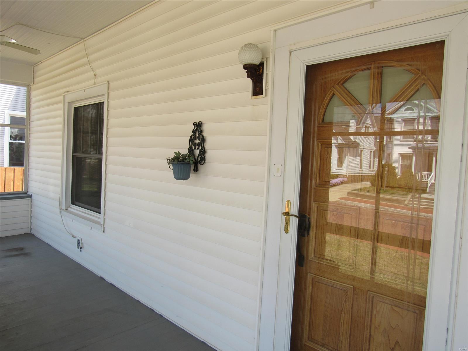 449 Bluff Street Alton, IL 62002 - Photo 3 of 18 Gallery Image 3
