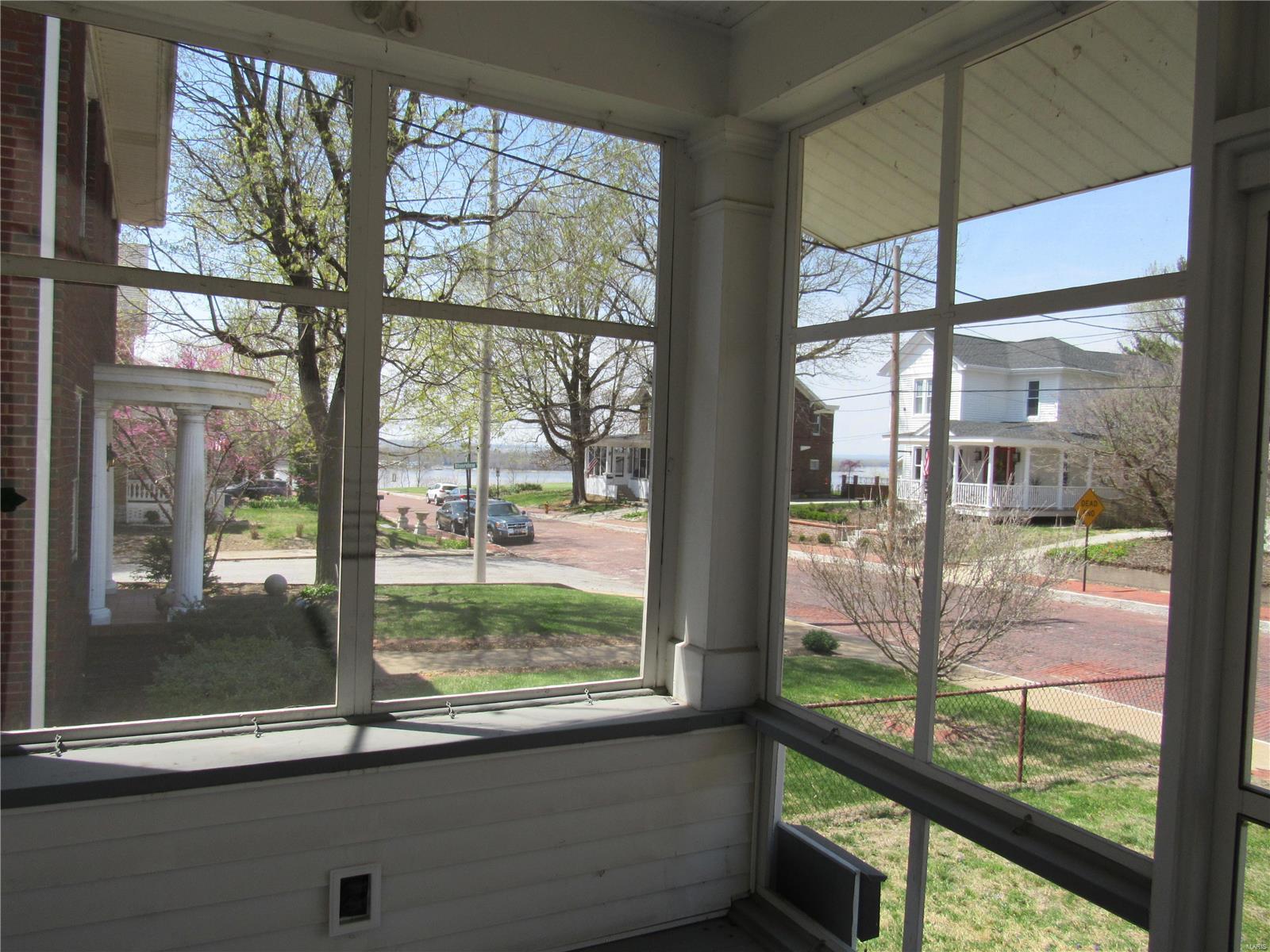 449 Bluff Street Alton, IL 62002 - Photo 4 of 18 Gallery Image 4