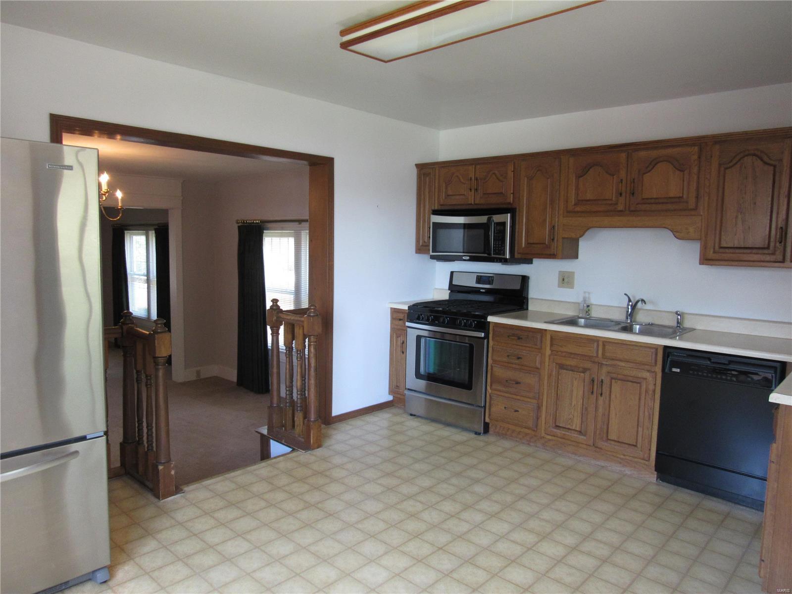449 Bluff Street Alton, IL 62002 - Photo 9 of 18 Gallery Image 9