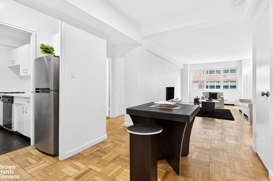 315 East 69th Street, Unit 6L Manhattan, NY 10021 - Photo 4 of 11